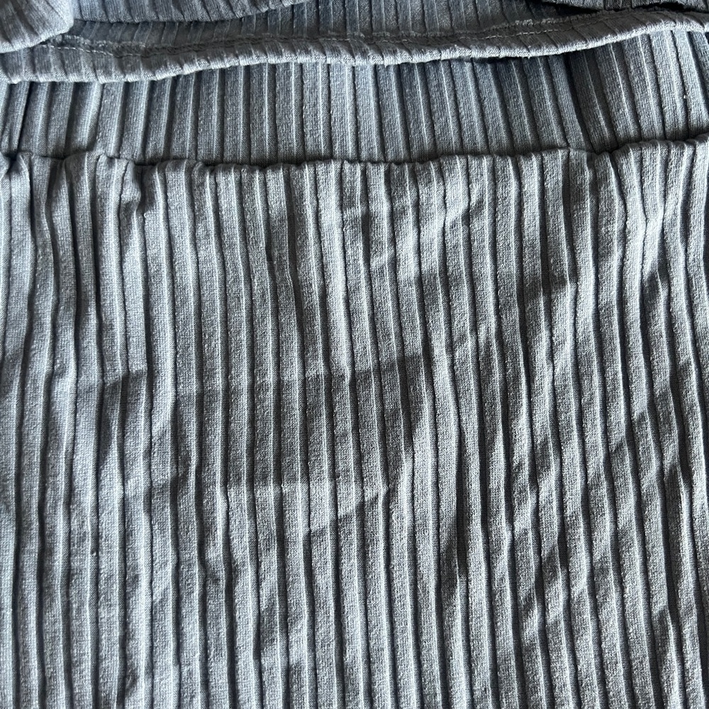 Two piece set - Picture 2 of 3